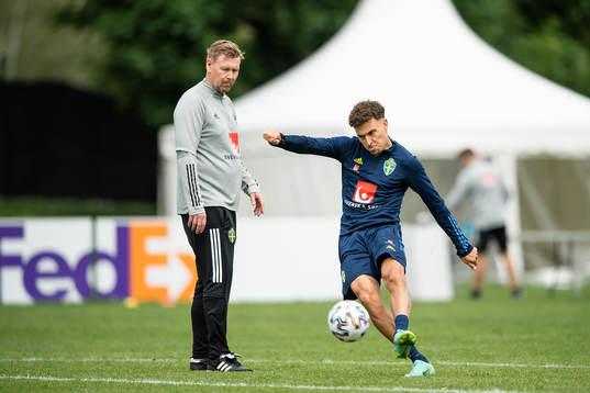 assistant coach Peter Wettergren and Jordan Larsson of the