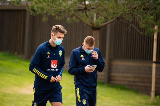 Mattias Svanberg and Dejan Kulusevski of the Swedish