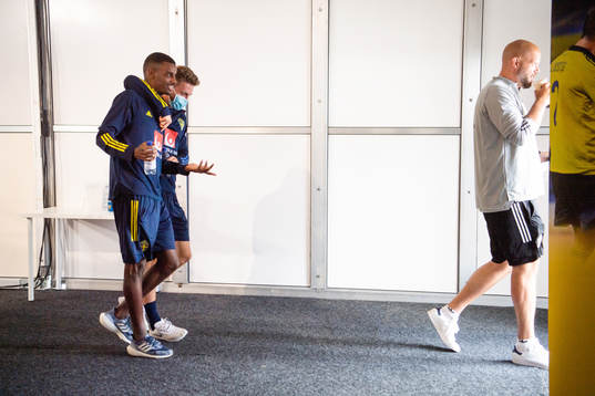 Alexander Isak and Mattias Svanberg of the Swedish national