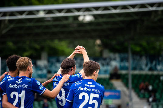 Sundsvalls Linus Hallenius jublar
