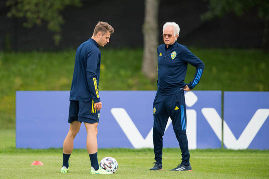 Mattias Svanberg and team doctor Anders Valentin of the