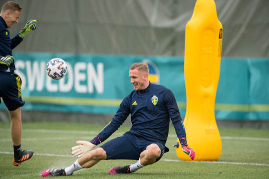 Goalkeeper coach Maths Elfvendal and goalkeeper Robin Olsen
