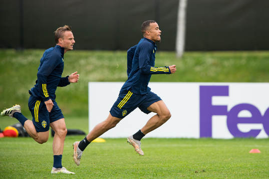 Pierre Bengtsson and Robin Quaison of the Swedish national