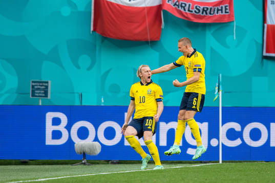 Emil Forsberg of Sweden celebrate with Ludwig Augustinsson