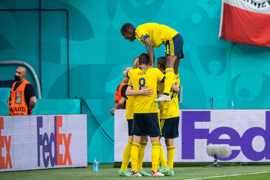 Emil Forsberg of Sweden celebrate with Alexander Isak