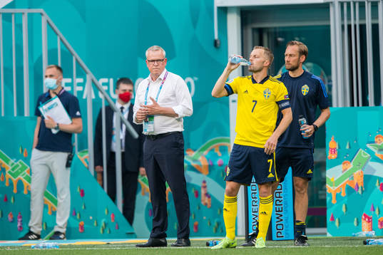 Head coach Janne Andersson and Sebastian Larsson of Sweden