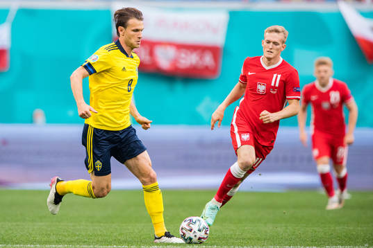 Albin Ekdal of Sweden and Karol Swiderski of Poland