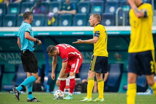 Sebastian Larsson of Sweden