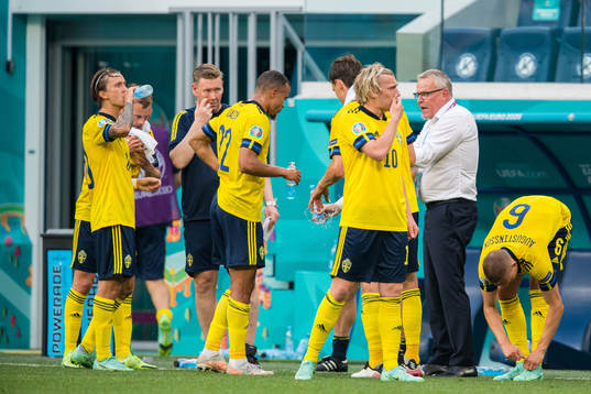 Emil Forsberg and head coach Janne Andersson  of Sweden