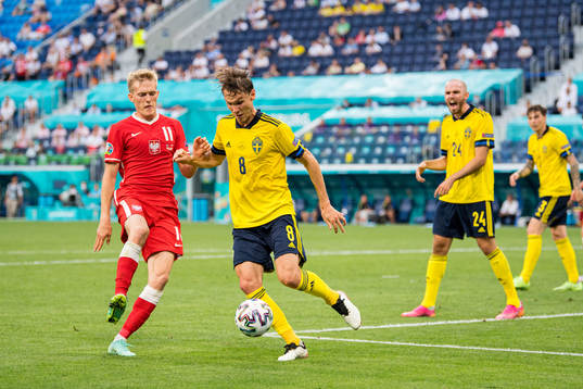 Karol Swiderski of Poland and Albin Ekdal of Sweden