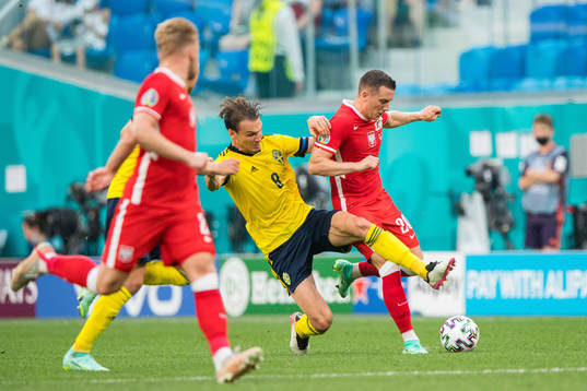 Albin Ekdal of Sweden and Piotr Zielinski of Poland