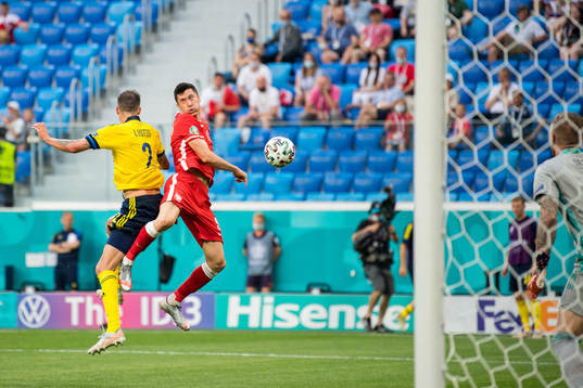Mikael Lustig of Sweden and Robert Lewandowski of Poland