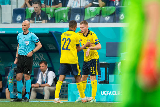 Dejan Kulusevski change with Robin Quaison of Sweden