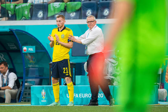 Dejan Kulusevski and head coach Janne Andersson of Sweden