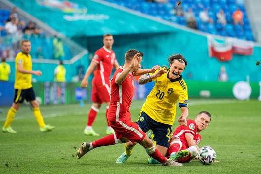 Kristoffer Olsson of Sweden against Przemyslaw Frankowski