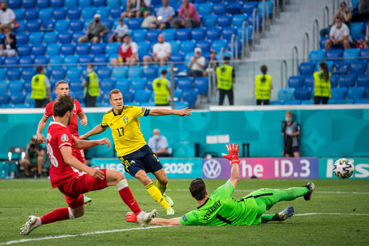 Viktor Claesson of Sweden scores the 3-2 goal against