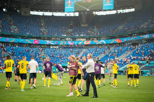 Emil Forsberg and head coach Janne Andersson of Sweden