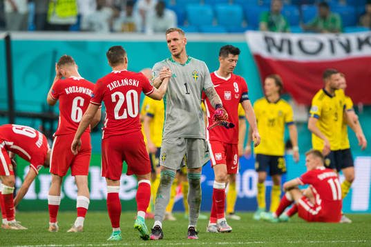 Piotr Zielinski of Poland and goalkeeper Robin Olsen of