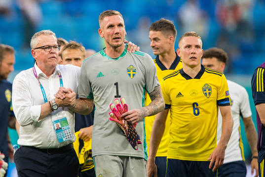 Head coach Janne Andersson and goalkeeper Robin Olsen of