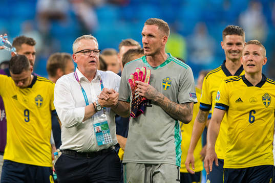Head coach Janne Andersson and goalkeeper Robin Olsen of