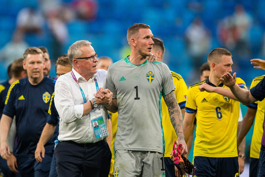Head coach Janne Andersson and goalkeeper Robin Olsen of