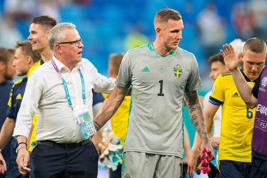 Head coach Janne Andersson and goalkeeper Robin Olsen of