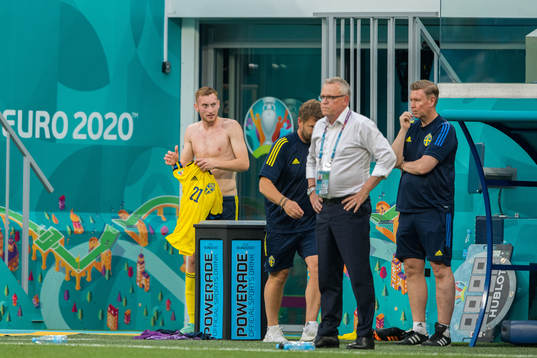 Dejan Kulusevski, head coach Janne Andersson and assistant