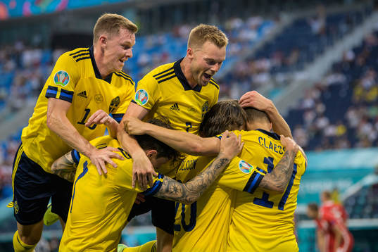 Bläddra bland fler bilder av UEFA Euro 2020, day 12, Sweden - Poland