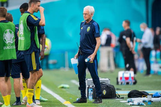 Team doctor Anders Valentin of Sweden