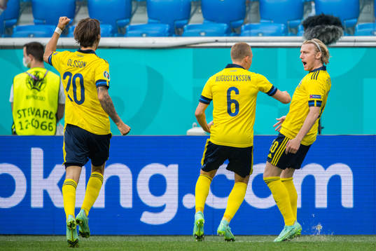 Emil Forsberg of Sweden celebrate with Ludwig Augustinsson
