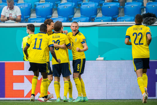 Emil Forsberg of Sweden celebrate with Ludwig Augustinsson