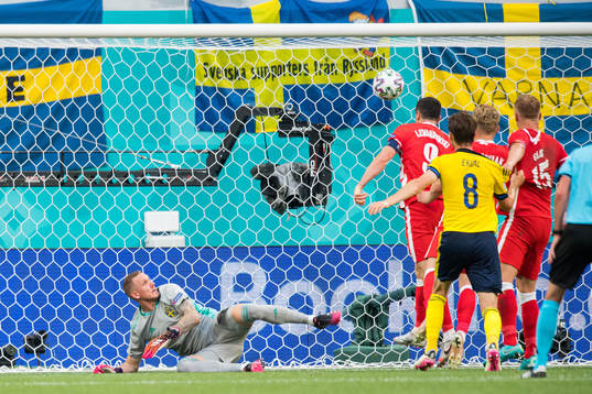 Robert Lewandowski of Poland against goalkeeper Robin Olsen