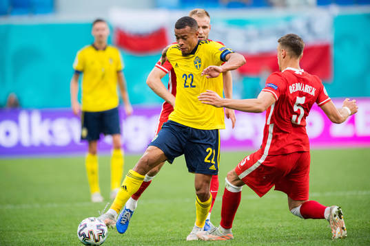 Robin Quaison of Sweden and Jan Bednarek of Poland