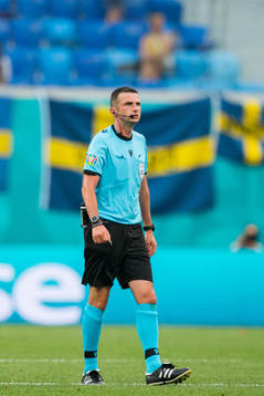 Referee Michael Oliver