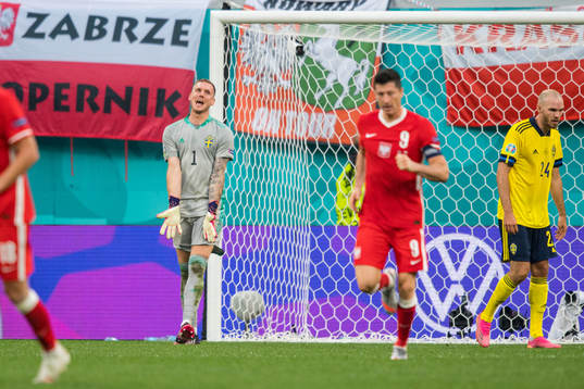 Goalkeeper Robin Olsen of Sweden reacts