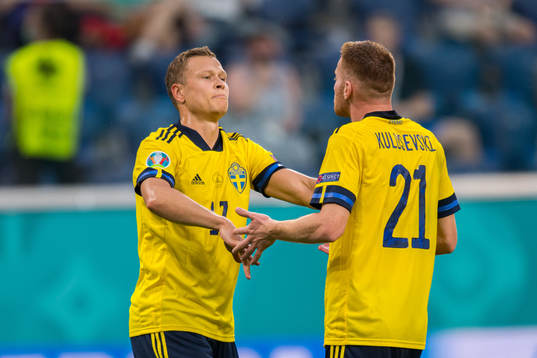 Viktor Claesson of Sweden celebrate with Dejan Kulusevski