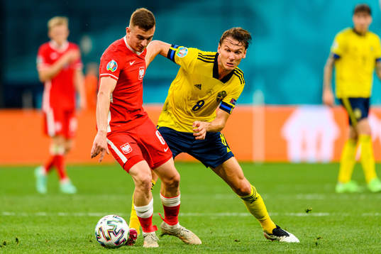 Kacper Kozlowski of Poland and Albin Ekdal of Sweden