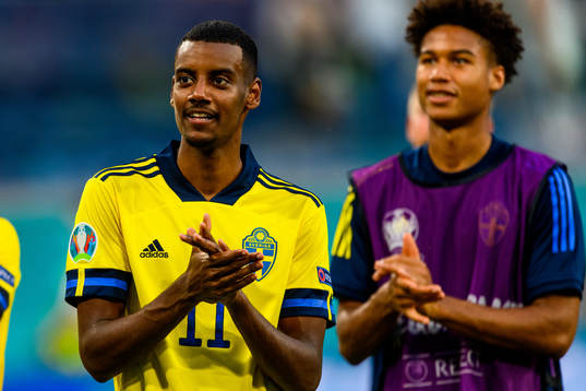 Alexander Isak and Jens Cajuste of Sweden