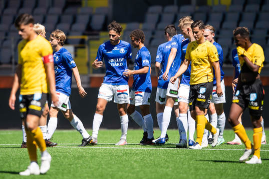 Trelleborgs Eren Alievski jublar med lagkamrater