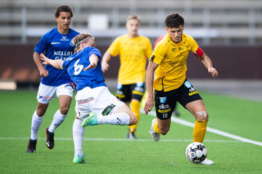 Elfsborgs Besfort Zeneli tar sig förbi Trelleborgs Theo