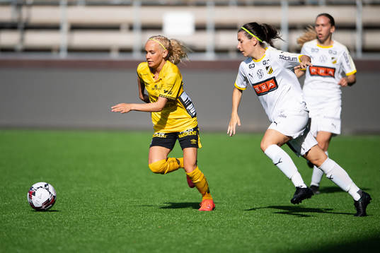 Elfsborgs Tea Skoglund och Häckens Caroline Ohlsson