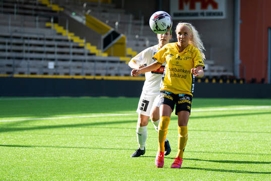 Elfsborgs Tea Skoglund och Häckens Caroline Ohlsson