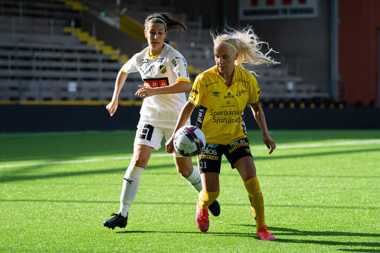 Elfsborgs Tea Skoglund och Häckens Caroline Ohlsson