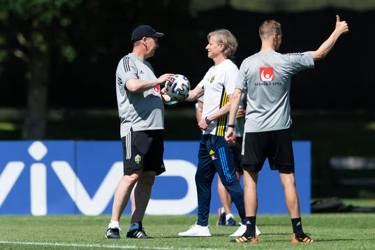 Assistant coach Peter Wettergren and team manager Stefan