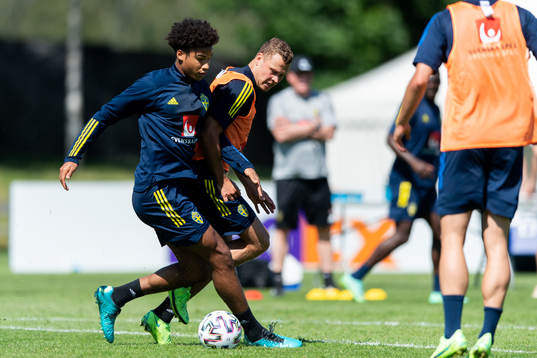 Jens Cajuste and Viktor Claesson of the Swedish national