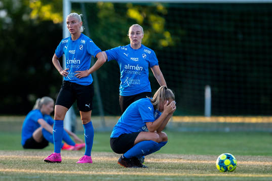 Halmstads Emma Nielsen, Alva Hed  och Alma Haglund deppar
