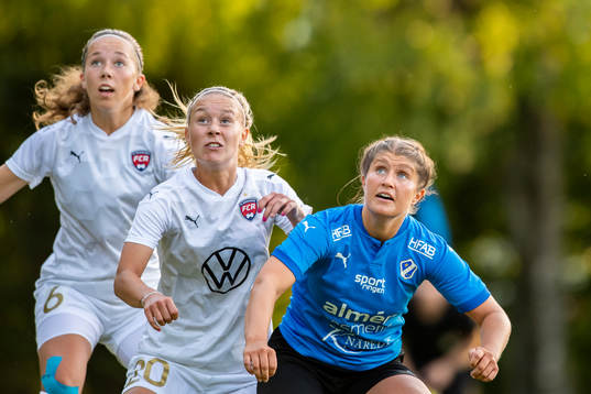 Rosengårdes Amanda Altheden  och Halmstads Alice Sandahl