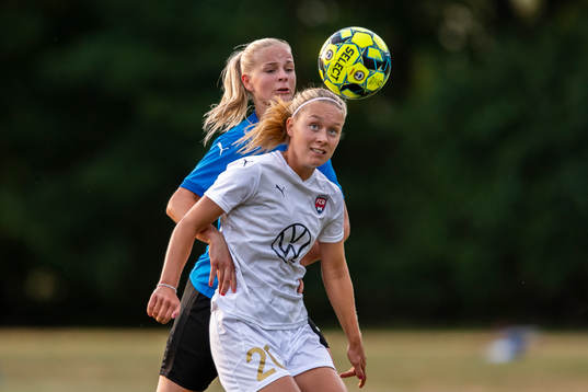 Rosengårdes Amanda Altheden  och Halmstads Moa Karlsson