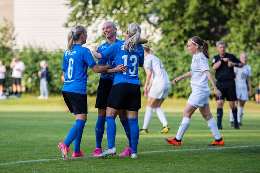 Halmstads Hanna Comnell , Emma Nielsen och Nellie Andersson
