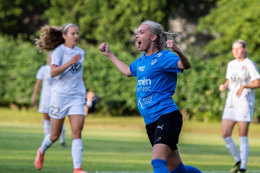 Halmstads Nellie Andersson  jublar